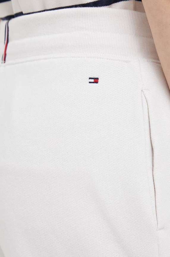 Tommy Hilfiger szorty beżowy WW0WW38348.PPYX