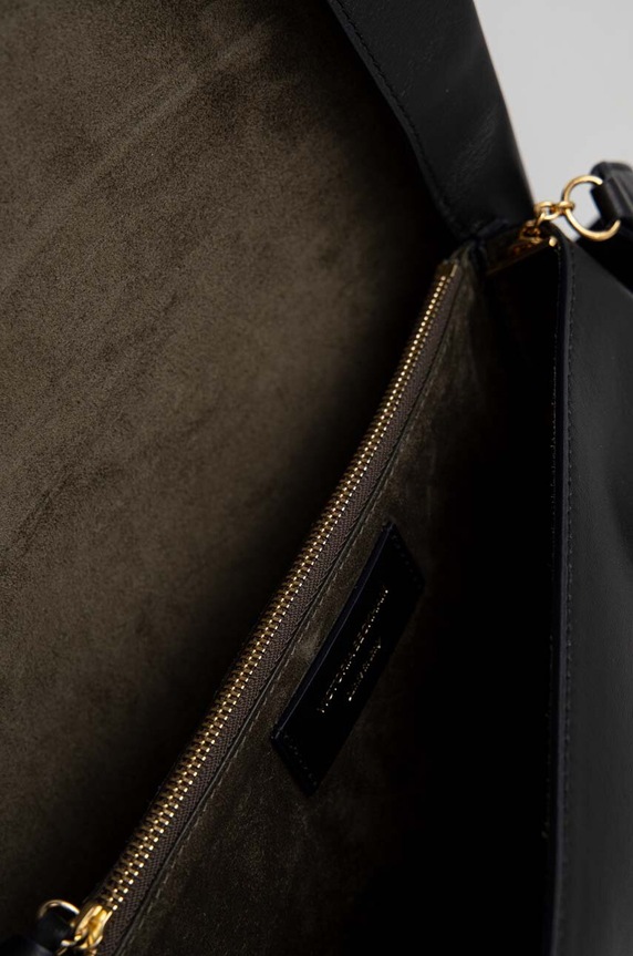 Δερμάτινη τσάντα ώμου Victoria Beckham Chain Pouch B223AAC004769A μαύρο