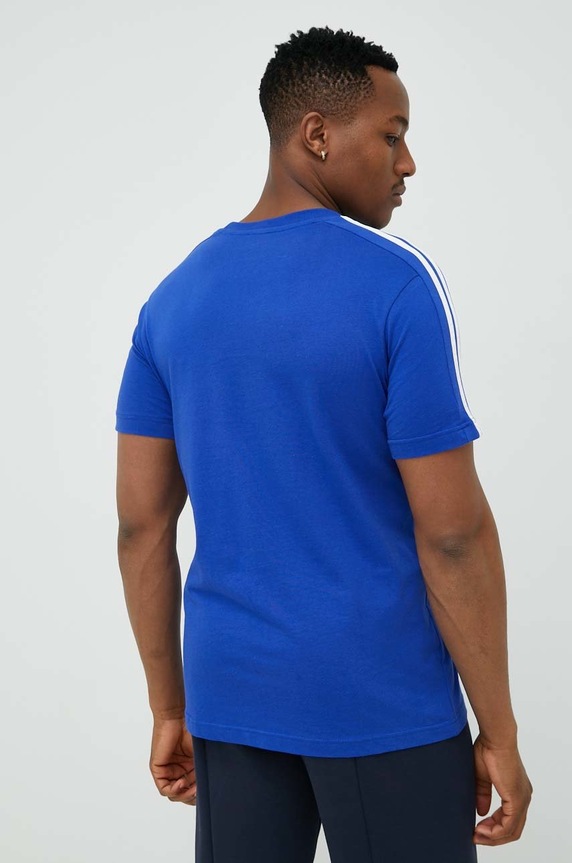 Odzież adidas t-shirt bawełniany Essentials IC9338 niebieski