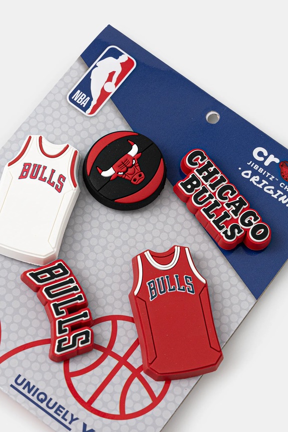 Crocs papucs dísz JIBBITZ NBA Chicago Bulls 5-Pack 5 db 10011280 piros SS24