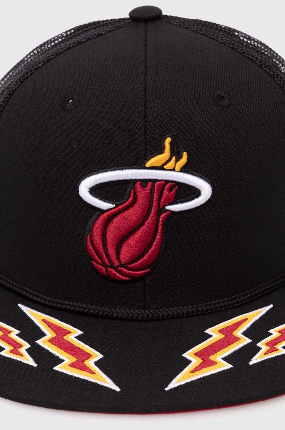 Mitchell&Ness czapka z daszkiem NBA MIAMI HEAT HHSS7016.MHEYYPPPBLCK czarny SS24