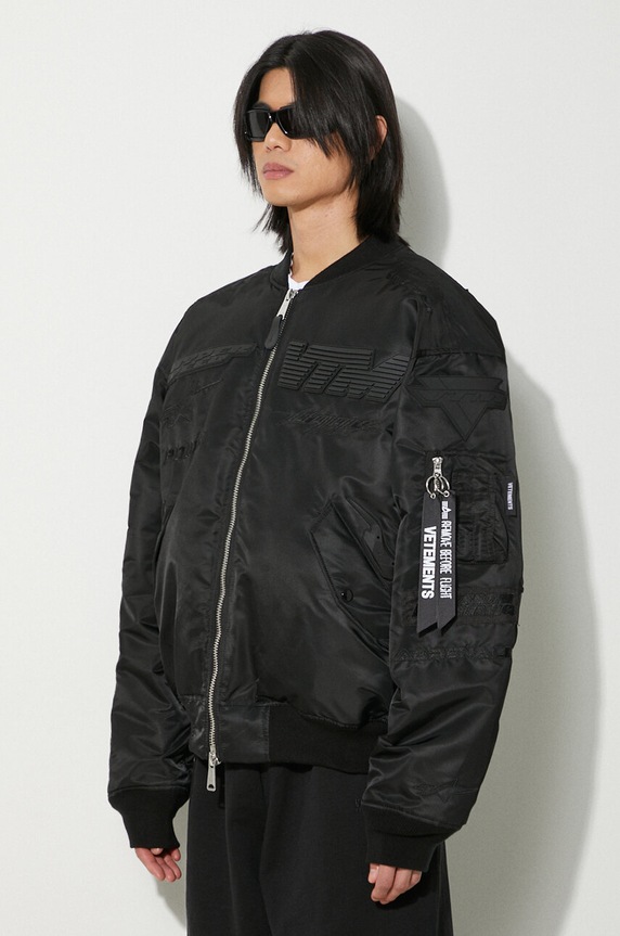 Куртка-бомбер VETEMENTS Blackout Racing Bomber Jacket чёрный UE64JA920B