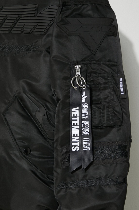 Куртка-бомбер VETEMENTS Blackout Racing Bomber Jacket UE64JA920B