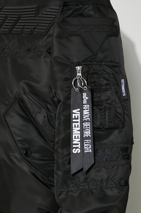 Куртка-бомбер VETEMENTS Blackout Racing Bomber Jacket UE64JA920B