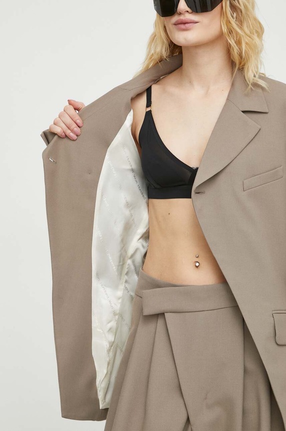 Won Hundred zakó 2825.14199