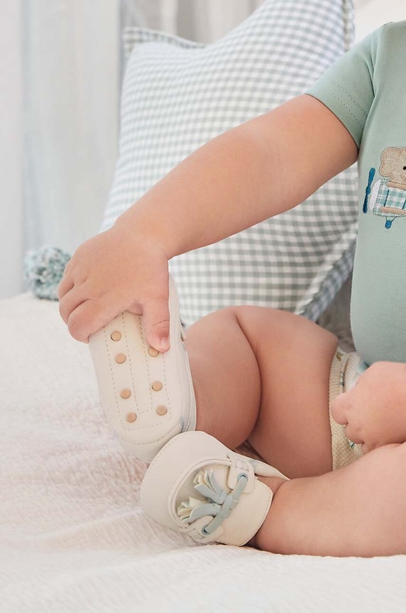 Mayoral Newborn buty niemowlęce nieocieplane zielony 9732.1H.Newborn.PPYH