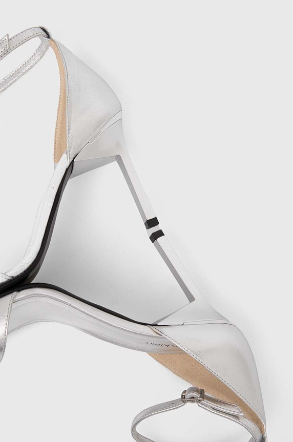 Obuwie Calvin Klein sandały skórzane HEEL SANDAL 90 MET HW0HW02132 srebrny