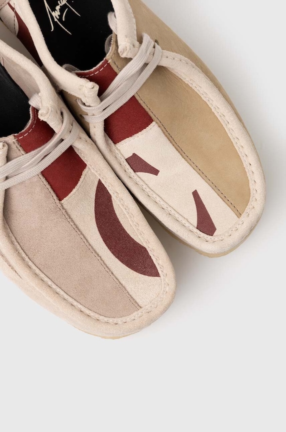 Scarpe Clarks Originals mocassini in camoscio Wallabee Red Combi 26178308 beige