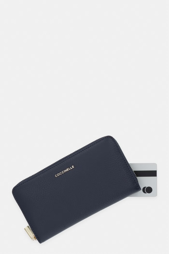 Usnjena denarnica Coccinelle mornarsko modra E2.MW5.11.32.01