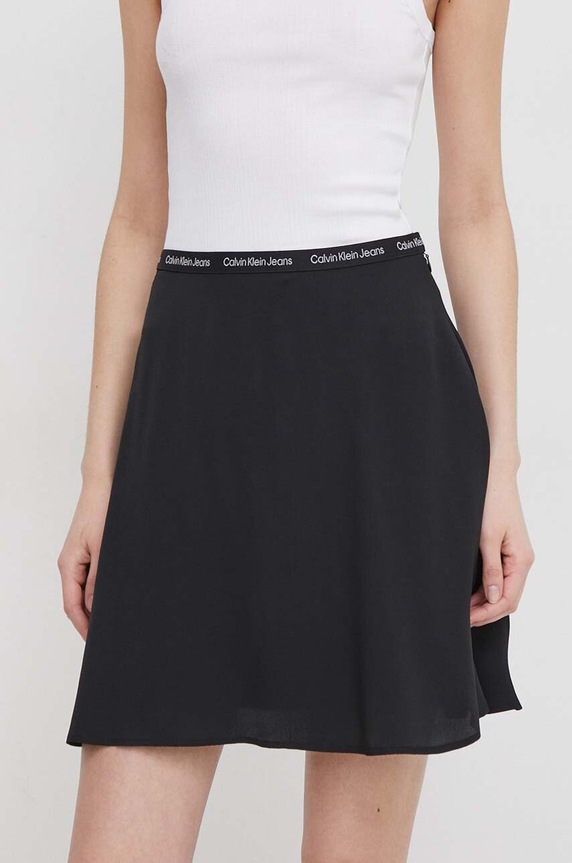 Calvin Klein Jeans szoknya szövet fekete J20J223143