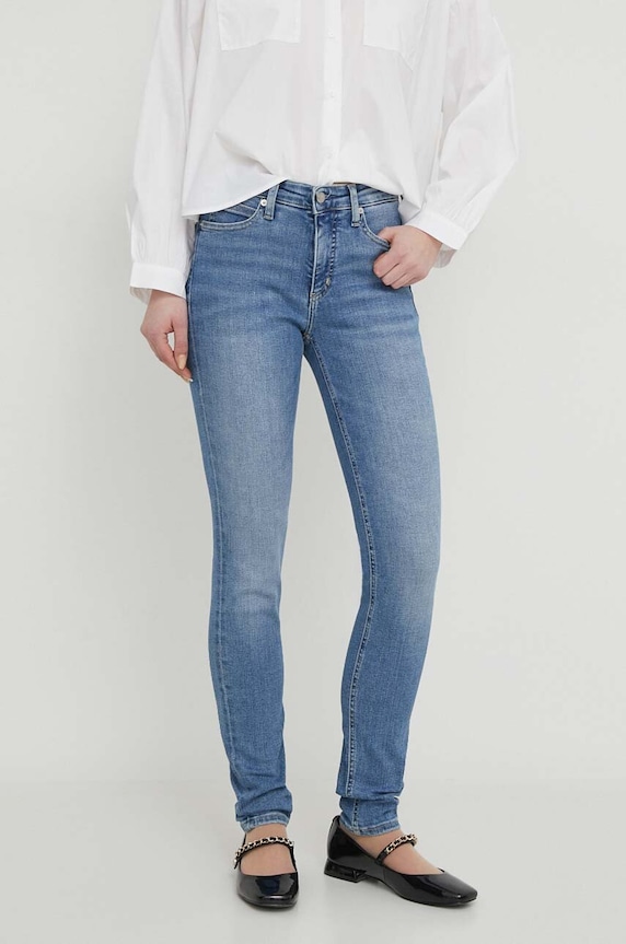 Traperice Calvin Klein Jeans srednje visoki plava J20J222755