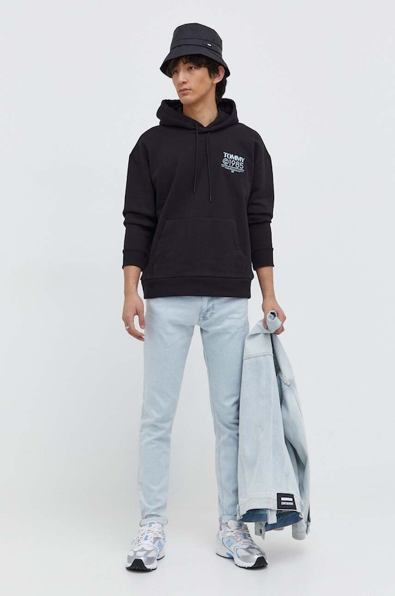 Tommy Jeans jeansy Simon DM0DM18186 niebieski SS24