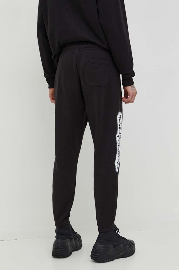 Odzież Tommy Jeans spodnie dresowe DM0DM18376 czarny