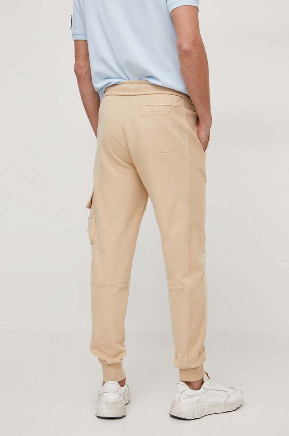 Odzież Calvin Klein Jeans spodnie dresowe bawełniane J30J324683 beżowy