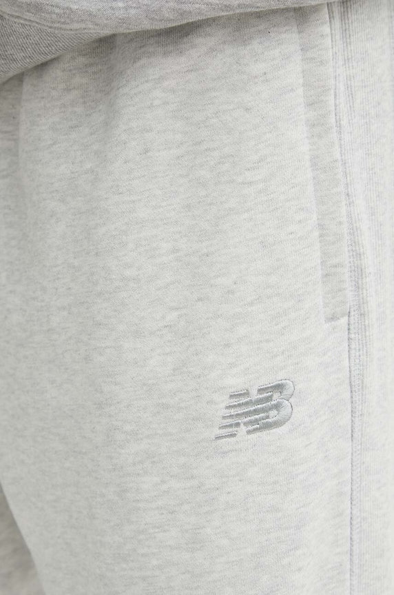 Bavlnené tepláky New Balance sivá MP41508AHH