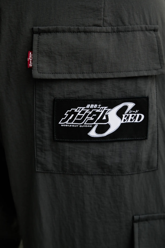 Nohavice Levi's x Gundam SEED A7409.0000 sivá