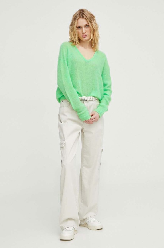Vlněný svetr American Vintage PULL ML COL V V výstřih zelená ZAK18BE24