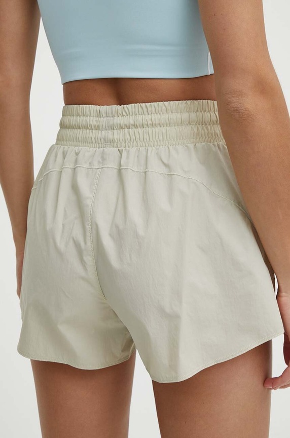 Îmbrăcăminte Under Armour pantaloni scurți de antrenament Flex 1383622 bej