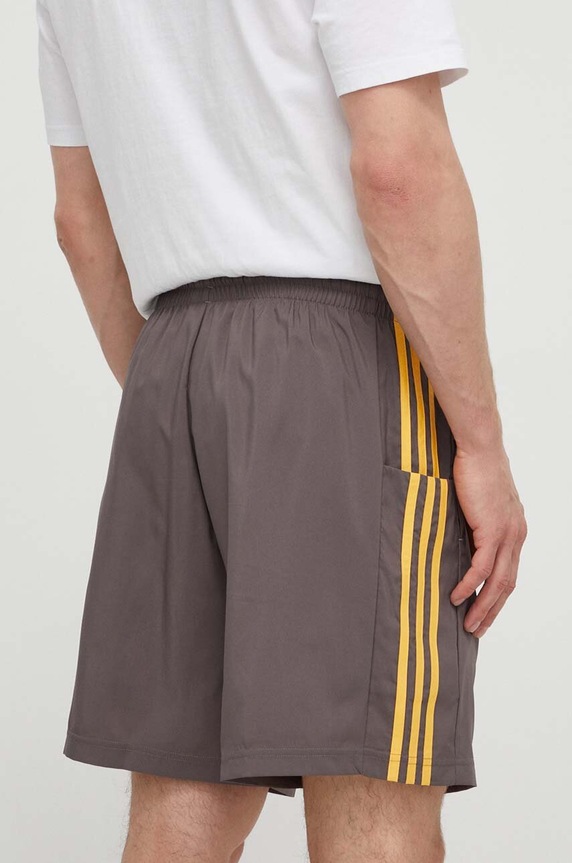 Îmbrăcăminte adidas pantaloni scurti IS1394 gri
