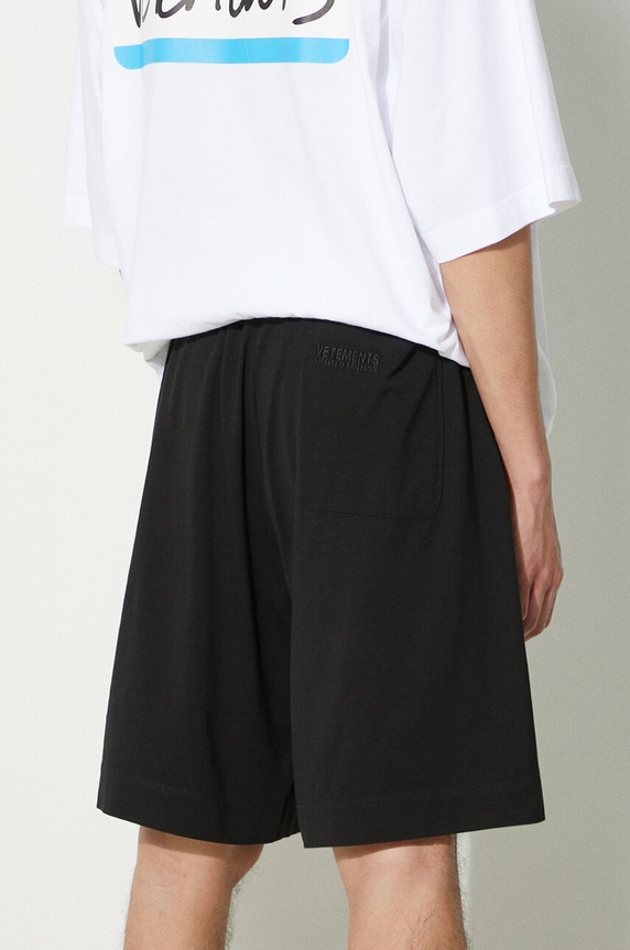 Bavlněné šortky VETEMENTS Jersey Shorts černá UE64SS700B