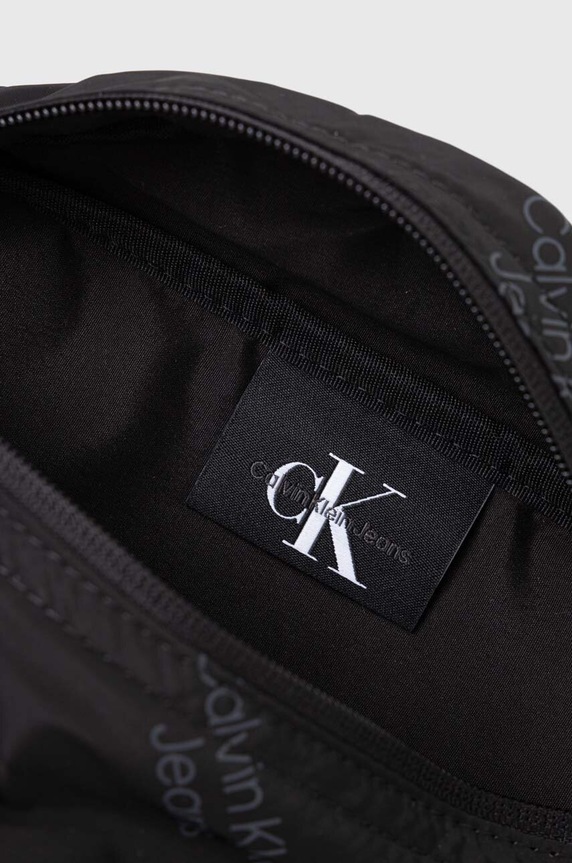 Ľadvinka Calvin Klein Jeans čierna K50K511718
