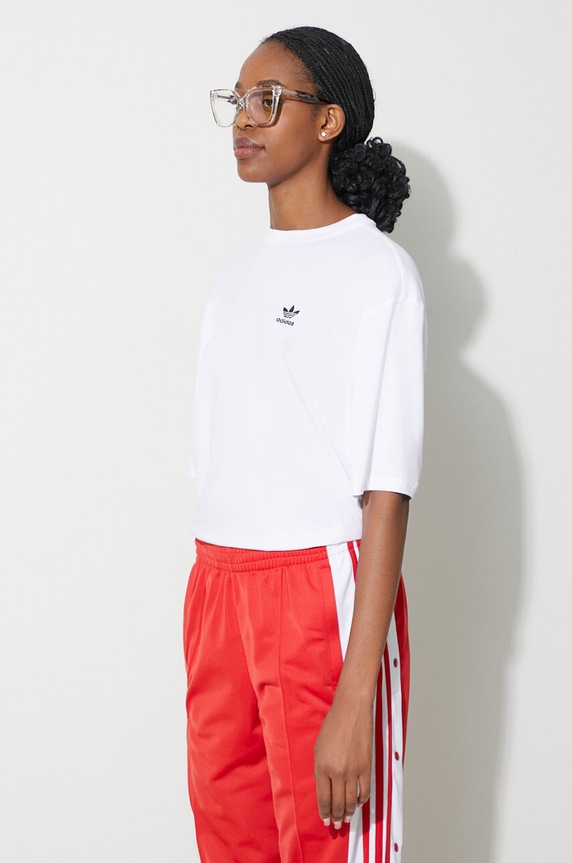 Clothing adidas Originals t-shirt Trefoil Tee IR8064 beige