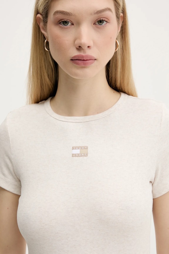 Tommy Jeans t-shirt damski bawełniany z elastanem beżowy DW0DW17881