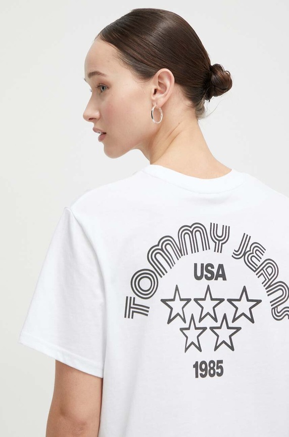 Βαμβακερό μπλουζάκι Tommy Jeans στάμπα λευκό DW0DW17831