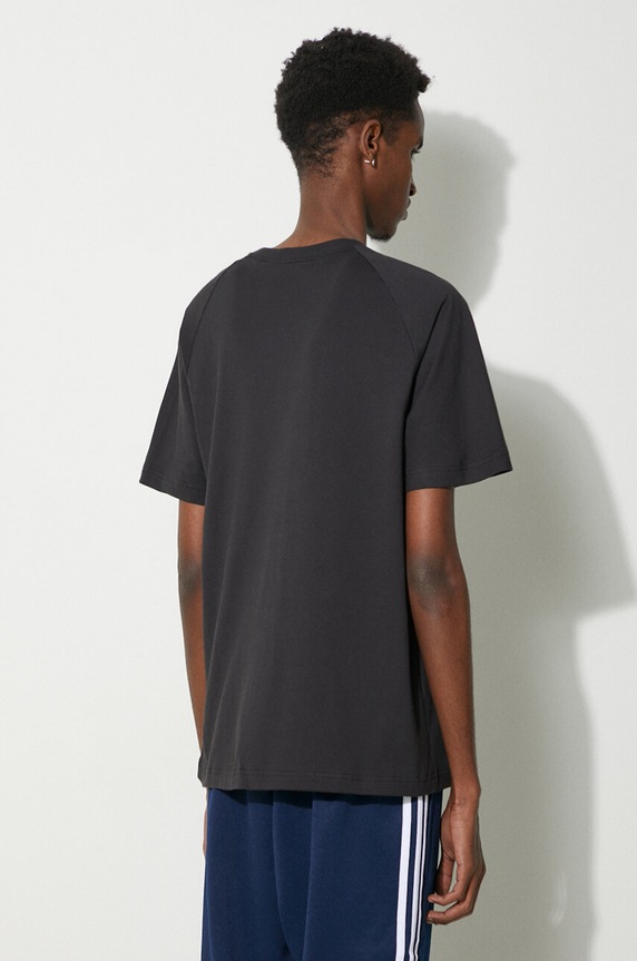 Oblečenie Bavlnené tričko adidas Originals Archive IS1404 čierna