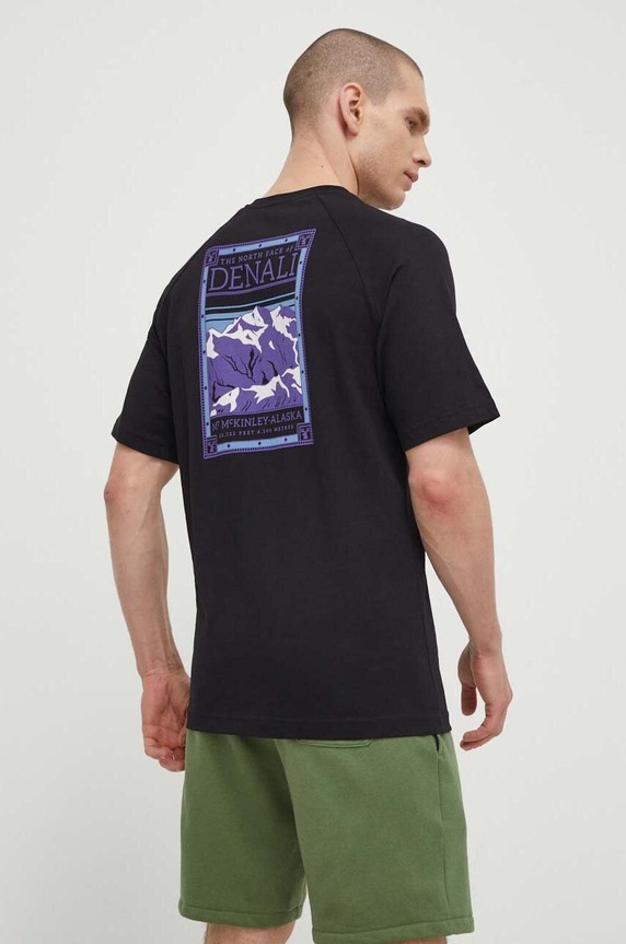 The North Face tricou din bumbac print negru NF0A87NUJK31