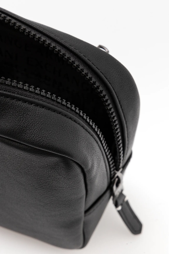Akcesoria Armani Exchange kosmetyczka XM000255.AF11925 czarny