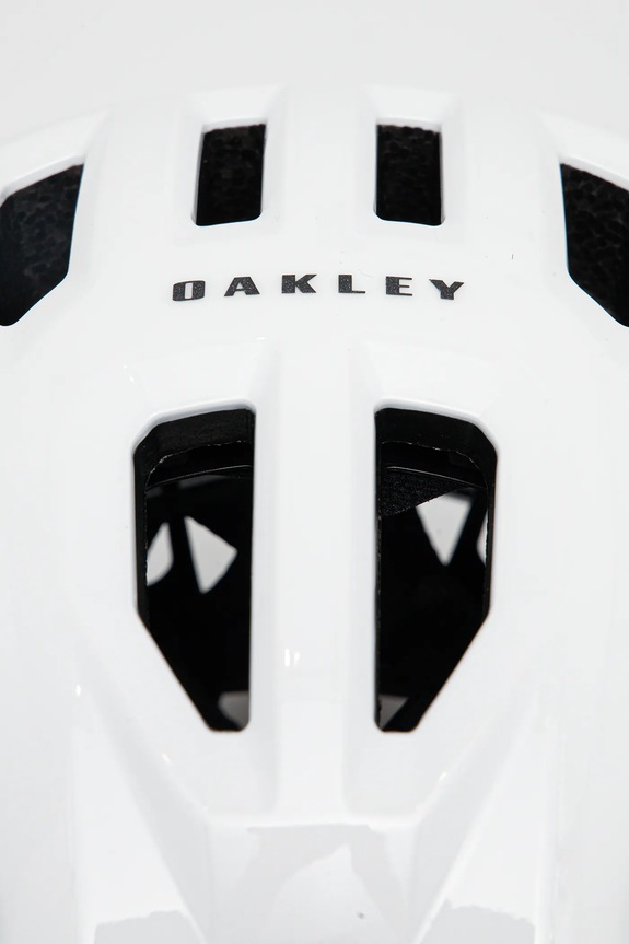 Oakley cyklistická prilba pánska ARO3 Endurance FOS901301 biela