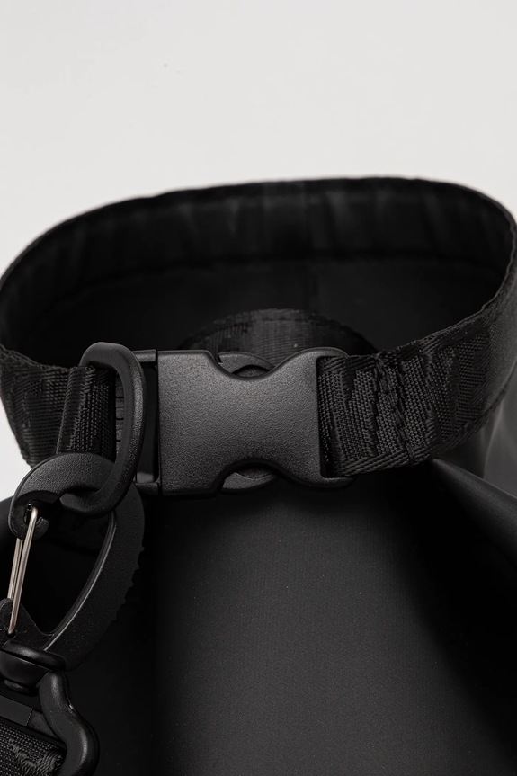 Vodotesný kryt Nike Dry Bag 20L NESSF149 čierna