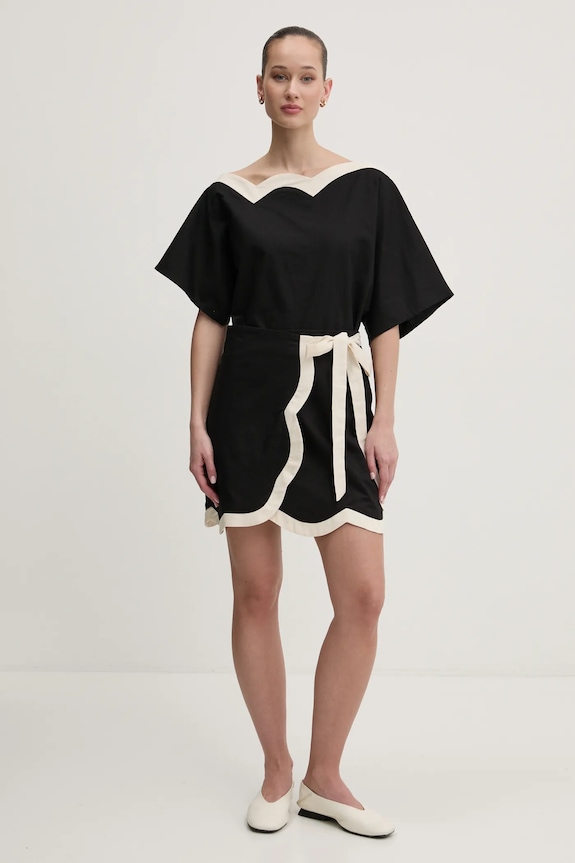 Never Fully Dressed bluzka z domieszką lnu NFDTO1643 czarny SS25