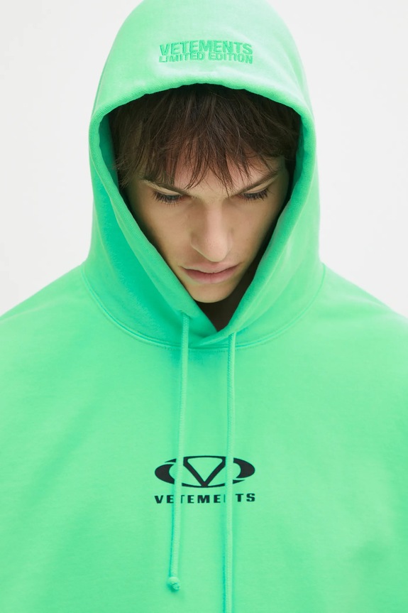 Dukserica VETEMENTS Oval Logo Cropped Boxy zelena UA66HD600E