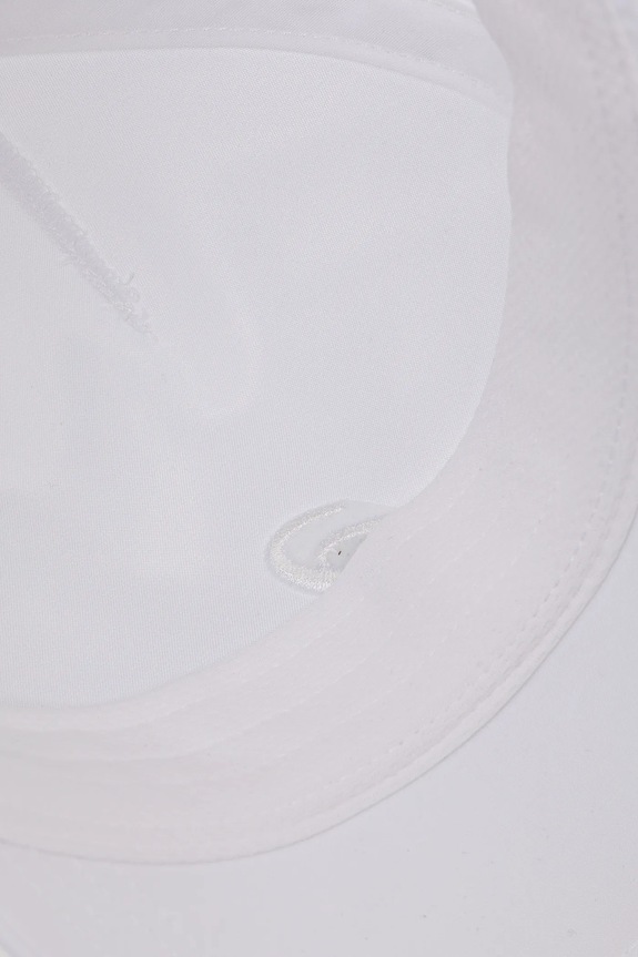 Šiltovka Asics biela 3013B095