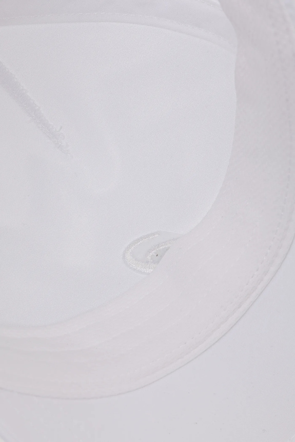Šiltovka Asics biela 3013B095