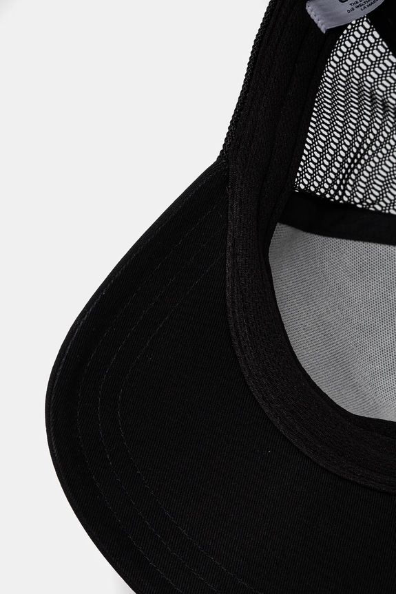 Καπέλο adidas Originals CURVED TRUCKER μαύρο JC6038