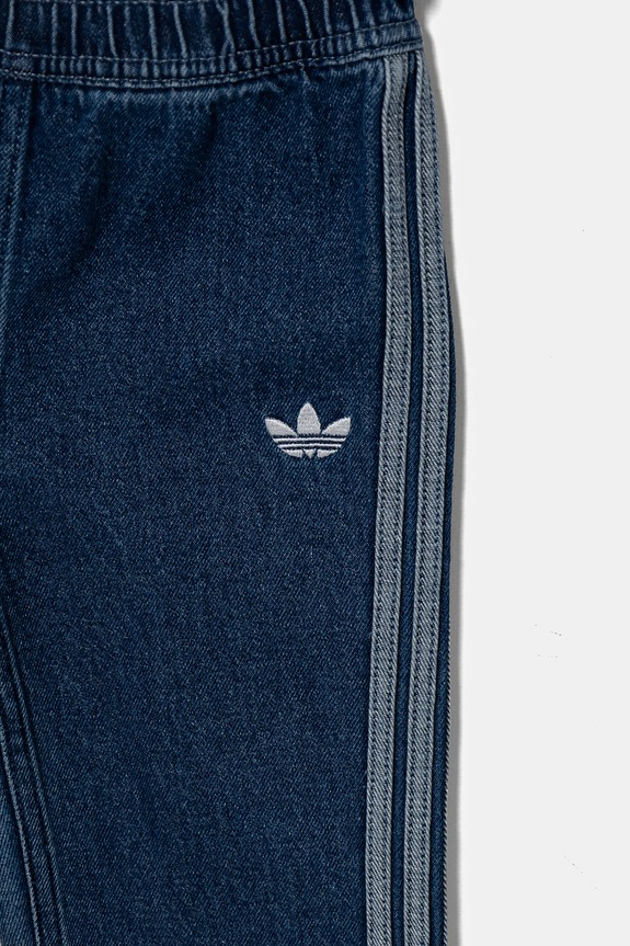 Dječaci Pamučna dječja trenirka adidas Originals JC7863 bijela