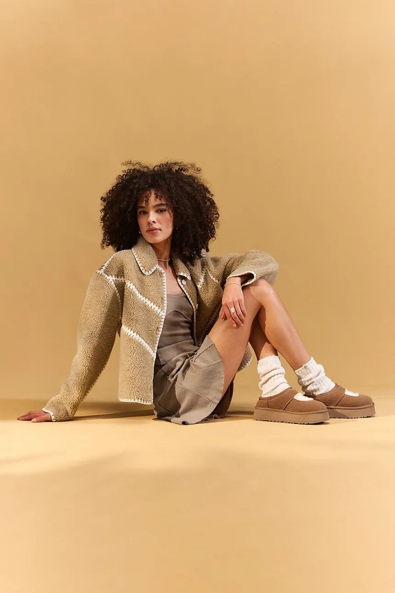 Kućne papuče od brušene kože UGG Bea Mary Jane 1167612.CHE