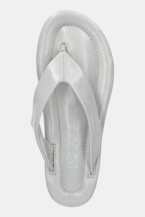 Δερμάτινες σαγιονάρες By Far λευκό MWFFO001CL034WH025PL