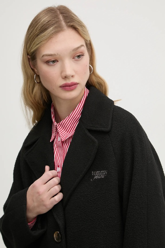 Kabát s prímesou vlny Tommy Jeans čierna DW0DW20166