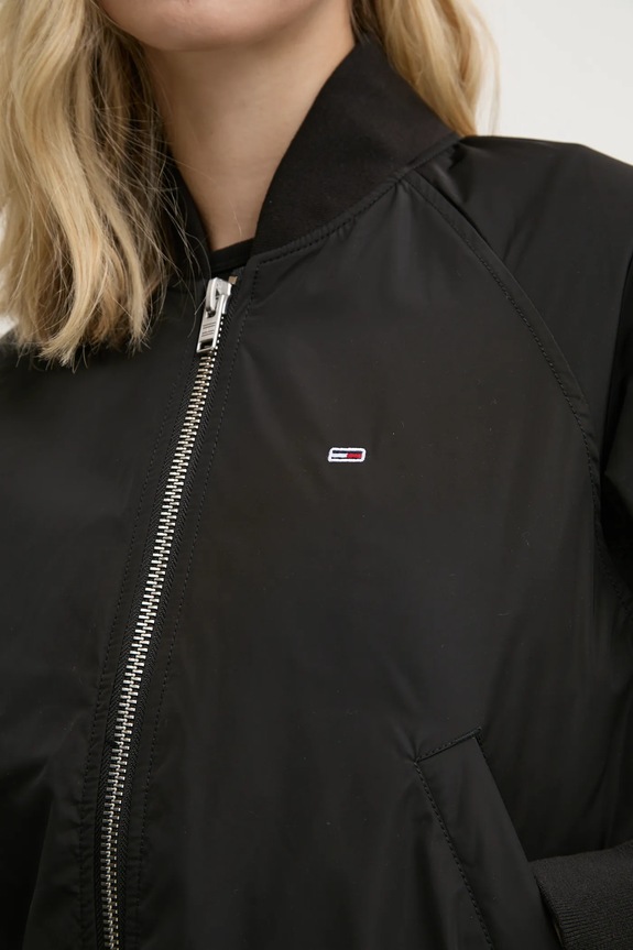 Tommy Jeans bomber dzseki DW0DW19316 fekete