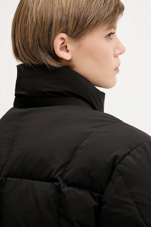 Páperová bunda Tommy Jeans DW0DW21624 čierna