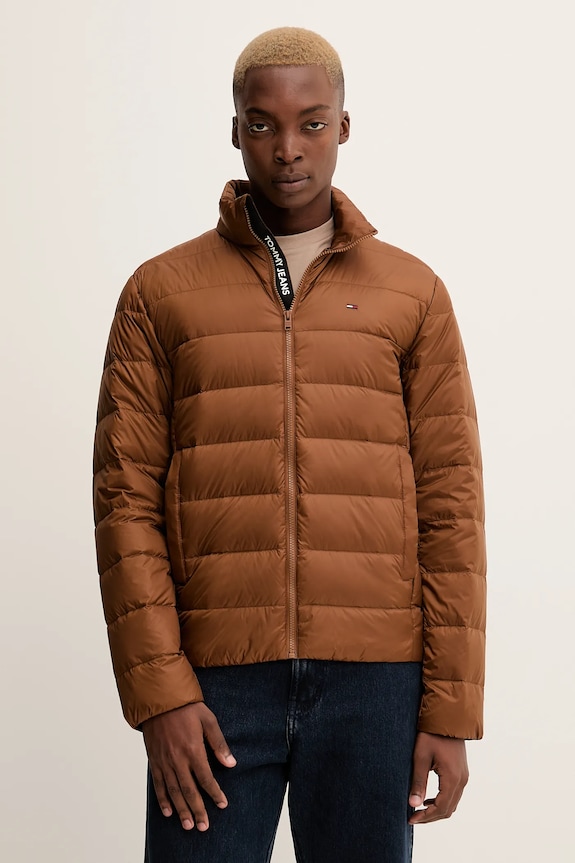 Tommy Jeans geacă de puf cu captuseala maro DM0DM20658