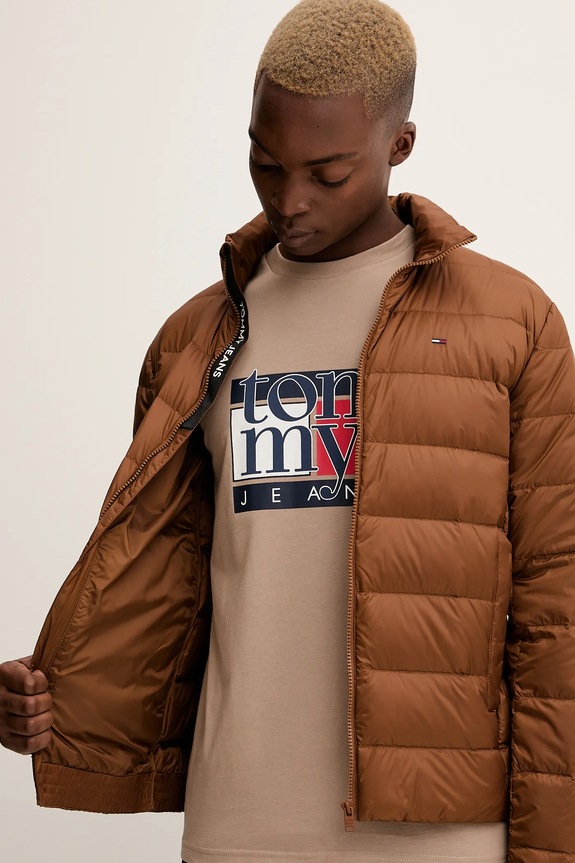 Tommy Jeans geacă de puf DM0DM20658