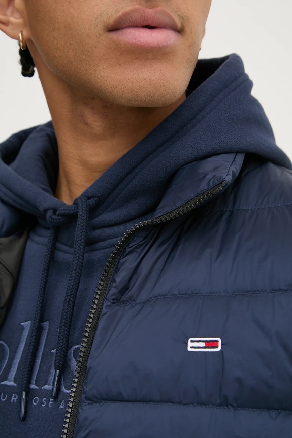 Пухен елек Tommy Jeans DM0DM20663