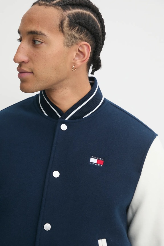 Tommy Jeans kurtka z domieszką wełny granatowy DM0DM20216