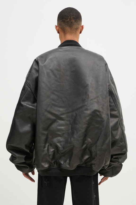 Яке VETEMENTS Oversized Leather Bomber UA66JA200B черен