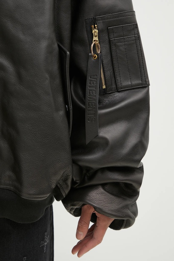 Яке VETEMENTS Oversized Leather Bomber UA66JA200B